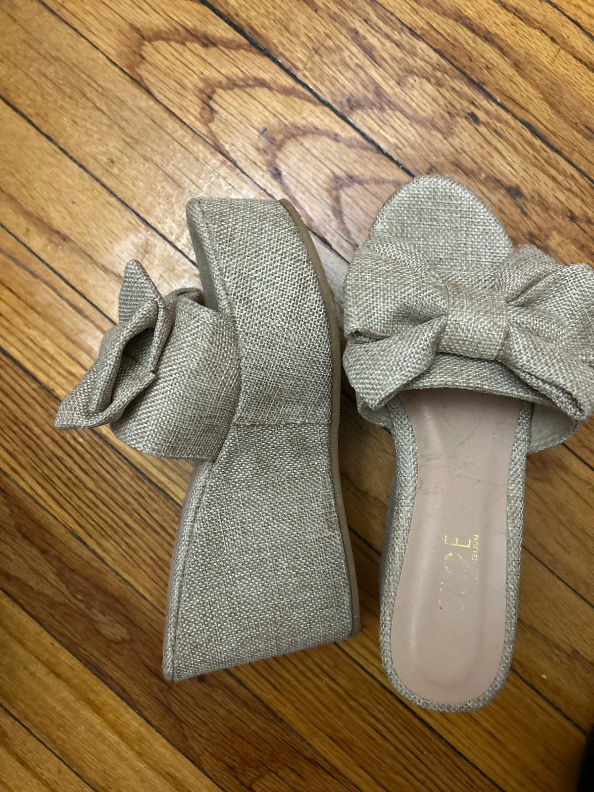Linen Wedges